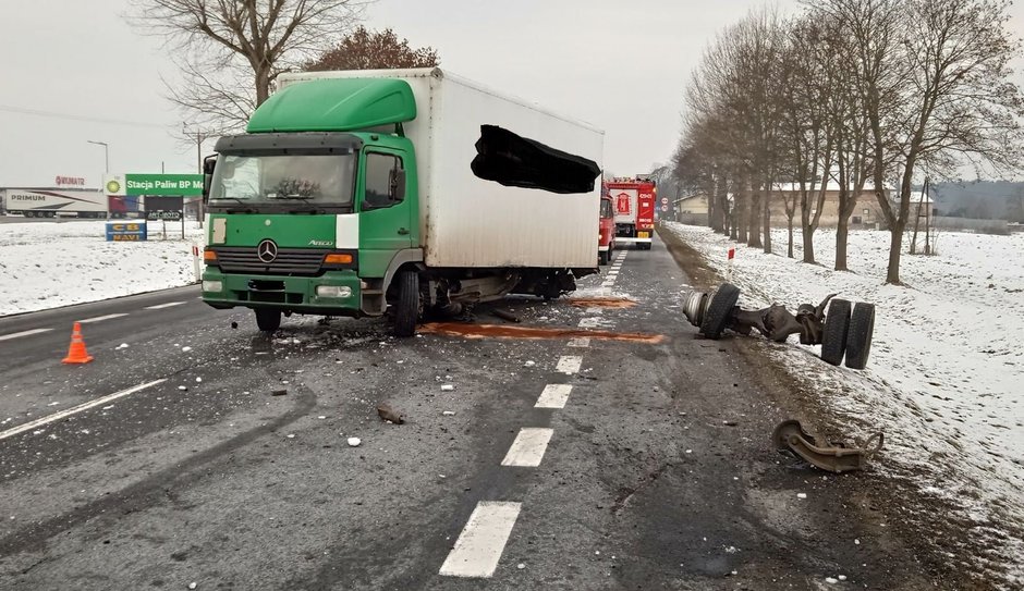 Czołówka BMW i ciężarówki na DK92 fot. OSP Mostki