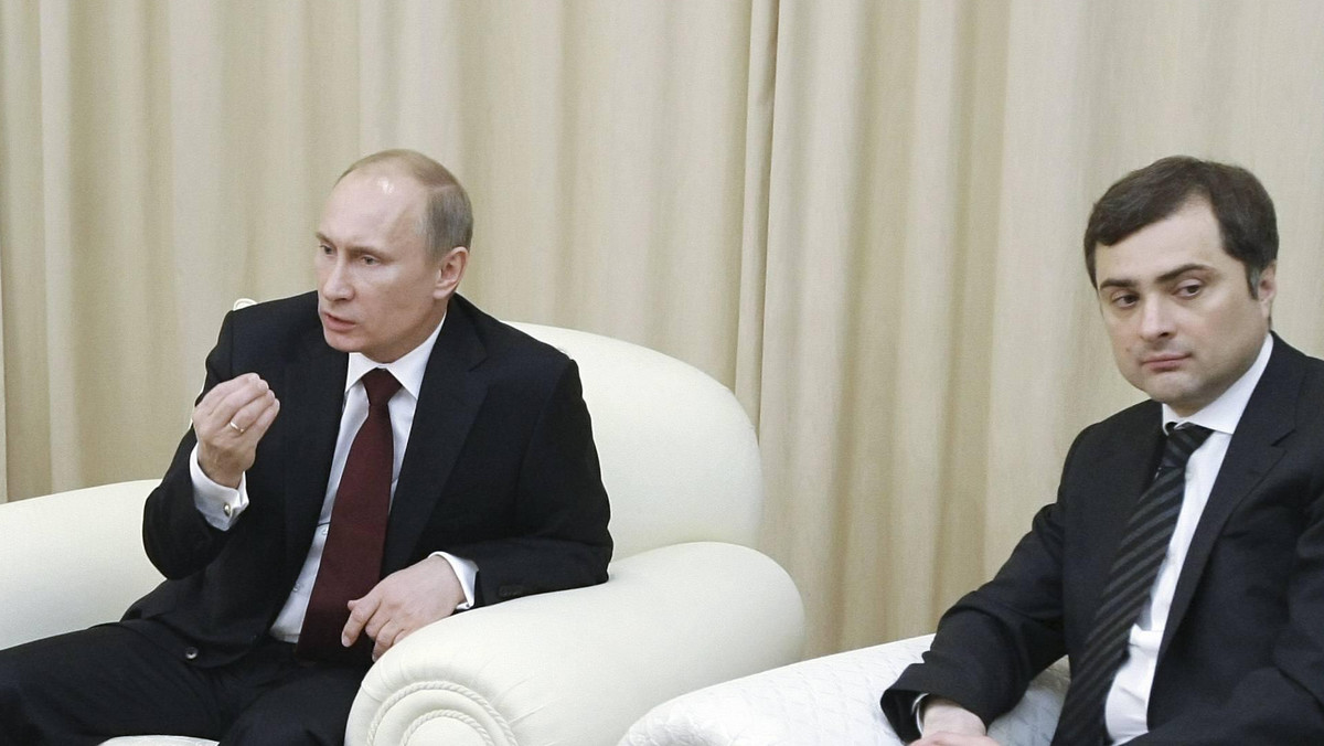 Wpływowy wiceszef Administracji Prezydenta Rosji Władysław Surkow ocenił, że premier i były prezydent Władimir Putin został zesłany Rosjanom przez Boga, aby wydobyć kraj z trudności.