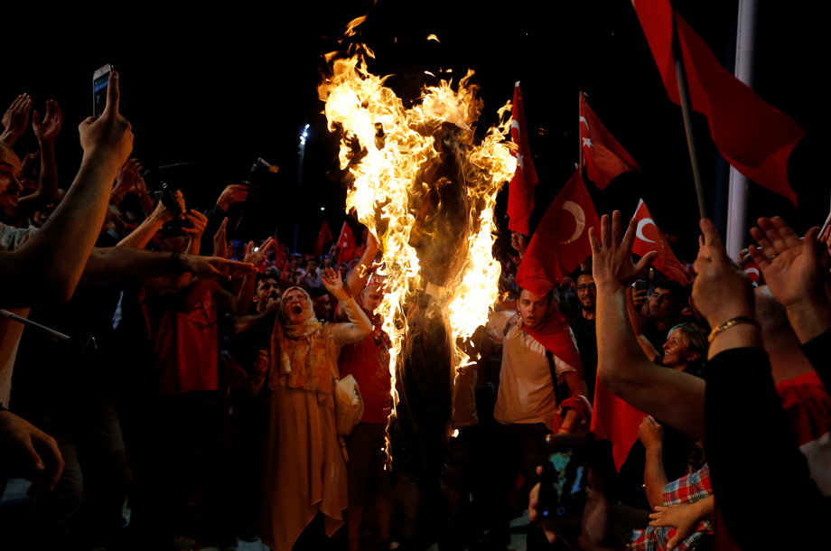 Supporters of Turkish President Tayyip Erdogan shout slogans over a burning effigy of U.S.-based cleric Fethullah Gulen during a pro-government demonstration at Taksim Square in Istanbul, Turkey, July 20, 2016.