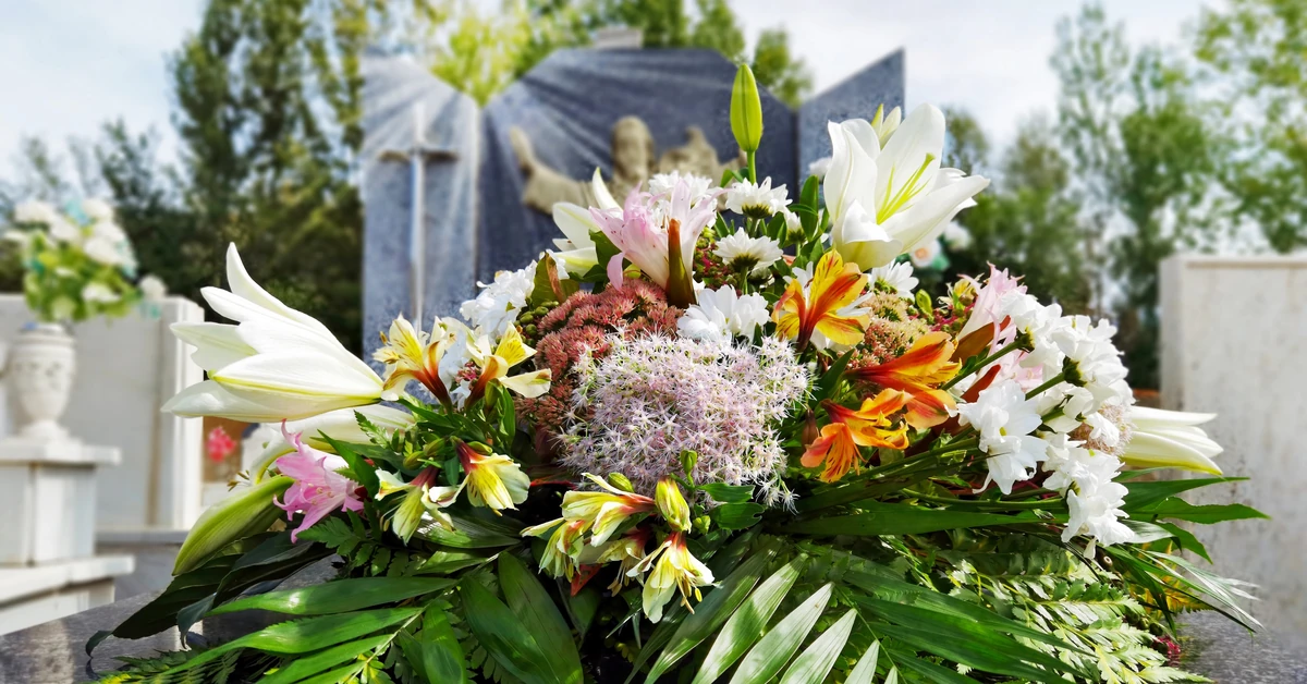 Ile kosztują stroiki i wiązanki na Wszystkich Świętych 2025? Oto ceny