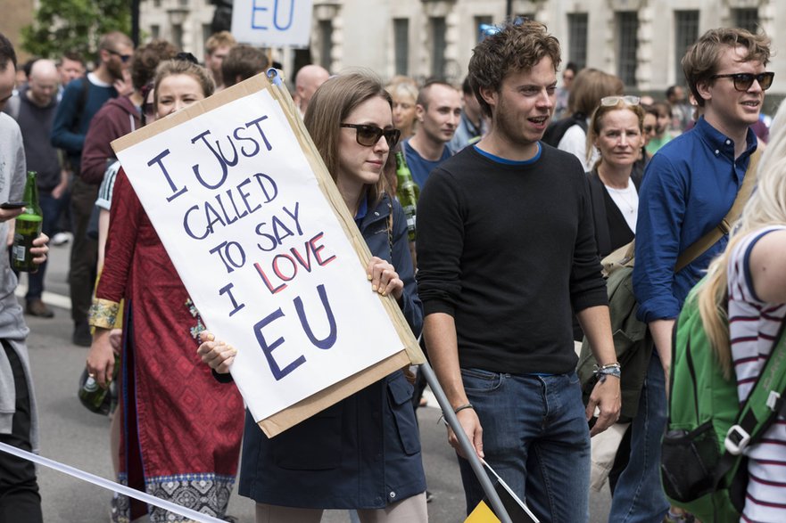 Młodzi Brytyjczycy żałują brexitu. "Czuję, że brexit podciął skrzydła młodym ludziom, takim jak ja".