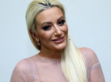 Belo, pa se ne vidi: Dušica Jakovljević obukla providnu haljinu, a brushaltera nema kao turpije u zatvoru! (Foto)
