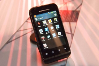 Motorola DEFY MINI - nowy smartfon dla aktywnych