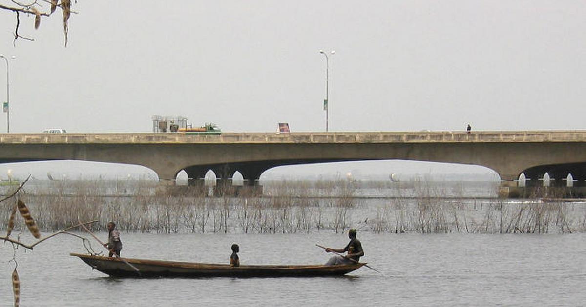 Man accused of stealing bags of cement jumps into lagoon to escape arrest - Vimarsana News