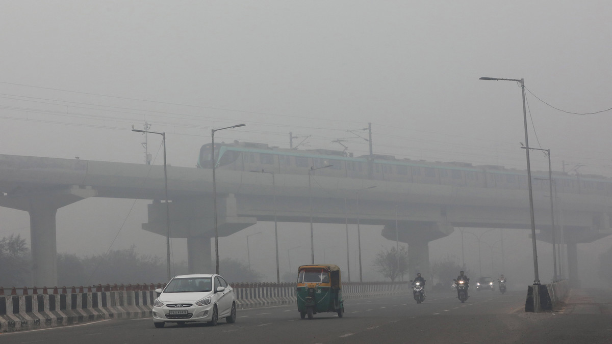 Gęsta mgła zakłóca ruch lotniczy w Indiach