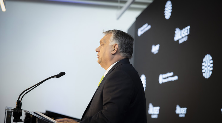A Miniszterelnöki Sajtóiroda által közreadott képen Orbán Viktor miniszterelnök beszédet mond a Néprajzi Múzeum új, városligeti épületének ünnepélyes átadásán 2022. május 22-én / Fotó: MTI/Miniszterelnöki Sajtóiroda/Fischer Zoltán