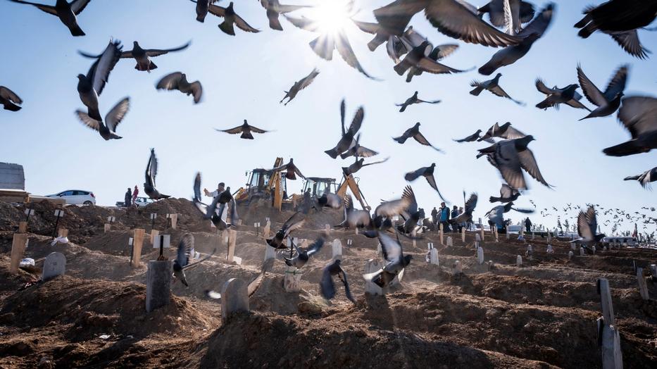 Név nélkül, azonosítatlanul temetik a holtakat, megteltek a temetők  Törökországban - Blikk Rúzs