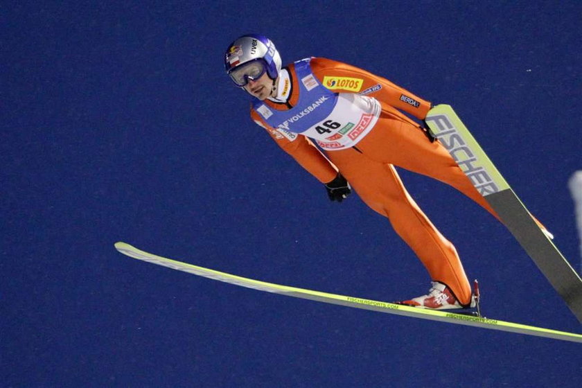 Adam Małysz zajął 9. miejsce w pierwszym konkursie skoków narciarskich w tegorocznym sezonie Pucharu Świata
