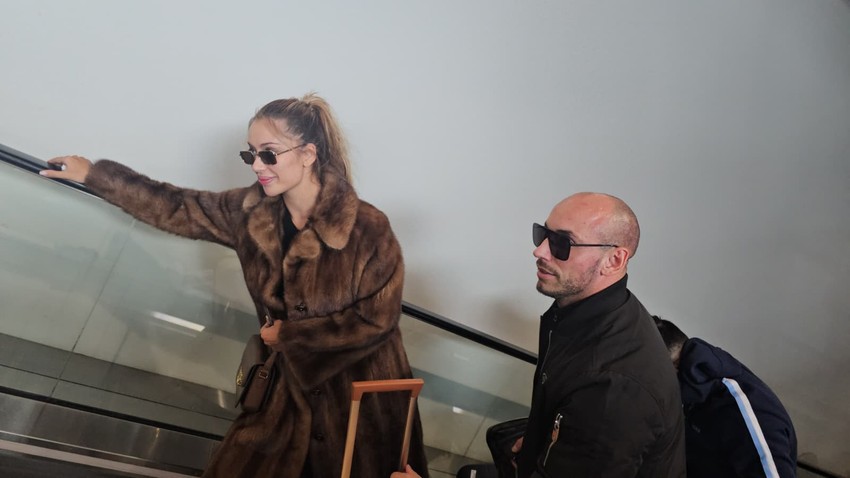 Tea Tairović sa suprugom Ivanom na aerodromu