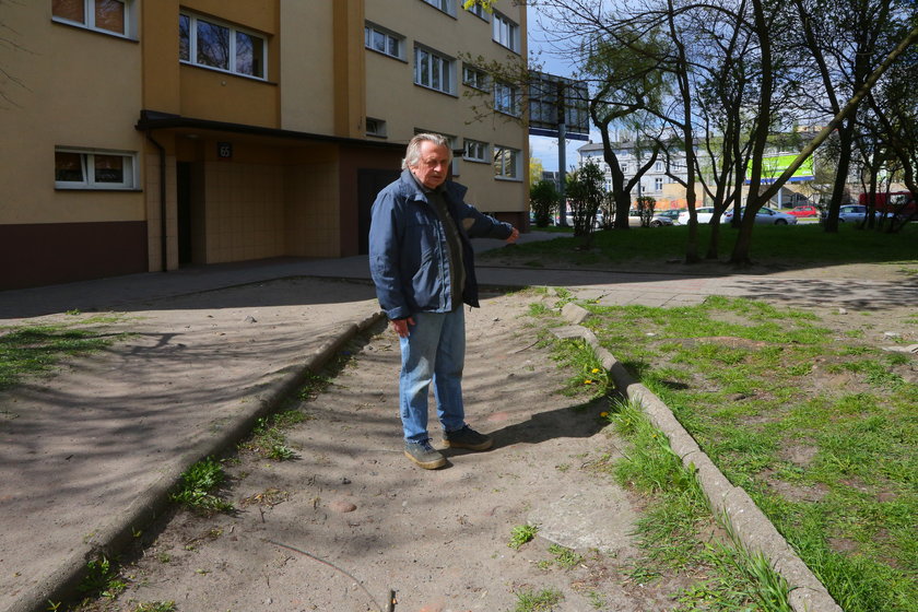 Ulica Popowskiego czeka na remont już kilkadziesiąt lat