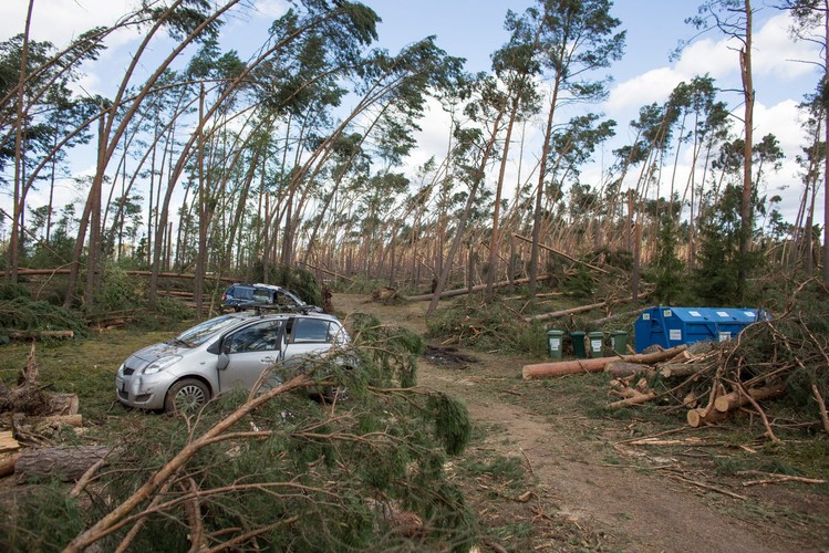 Miejsce zniszczonego przez nawałnicę obozu harcerskiego