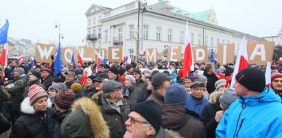 Protest przeciwko PiS pod Pałacem Prezydenckim