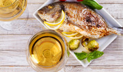 Jaki alkohol do ryby? To połączenie może dać korzyści zdrowotne