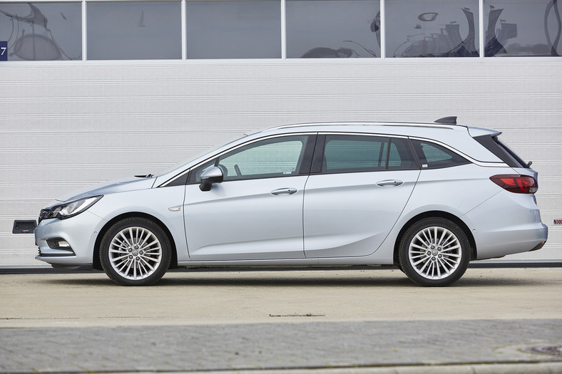 Opel Astra Sports Tourer 1.4T - cena 91 900 zł