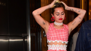 Miley Cyrus pokazuje nieogolone pachy