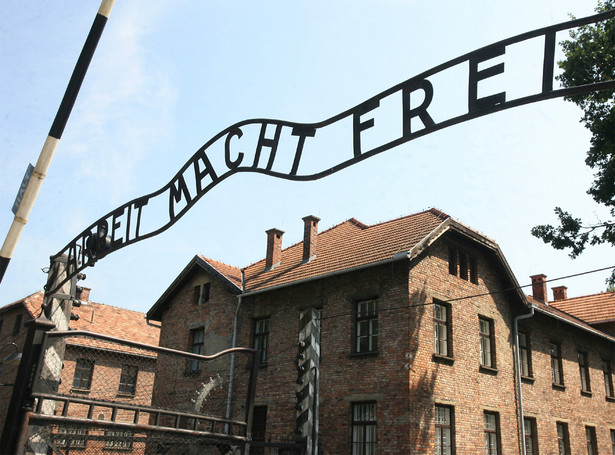 Prezydent w Auschwitz: Tu milczeć nie można