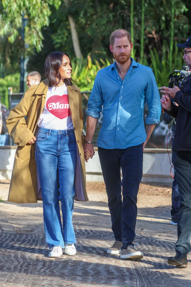 Megan Markl u kežual izdanju tokom posete Australiji