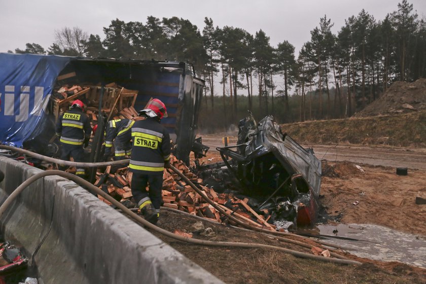 Potworny wypadek tirów na S3. Pożar i ofiara