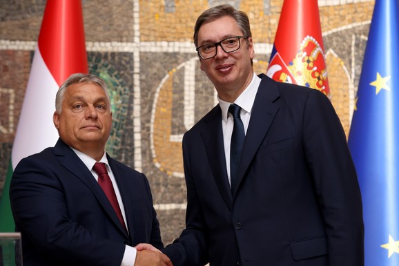 "TO JE BIO DUG I EMOTIVAN RAZGOVOR" Vučić u podkastu kod Alistera Kembela otkrio ŠTA MU JE ORBAN REKAO POSLE PORAZA NA IZBORIMA