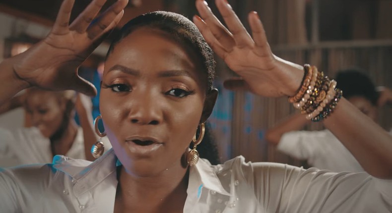 ___9066975___2018___11___3___19___Simi-Lovin-video-naijaexclusive