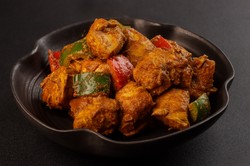 Pyszny obiad na niedzielę. Podajemy przepis, Ty gotujesz. Soczysty kurczak jalfrezi