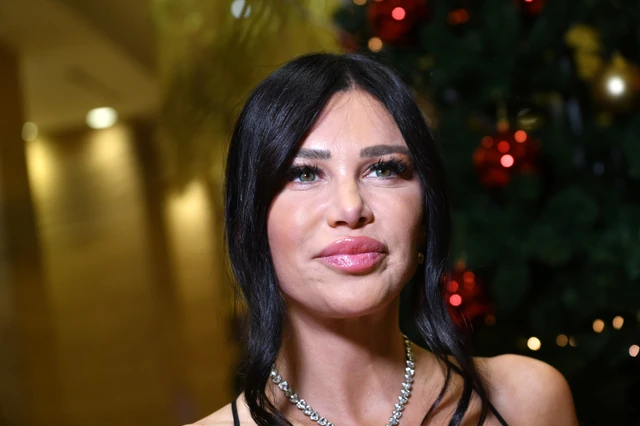 Čije to ime stoji na katancu pored Stanijinog? Ona u Eliti pretresa vezu sa Alibabom, dok on spominje druga dva muškarca, Maja četvrtog, a peti zauvek ispisan na čeliku!