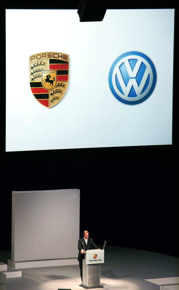 Do fuzji VW z Porsche jeszcze bardzo daleka droga. Fot. Bloomberg