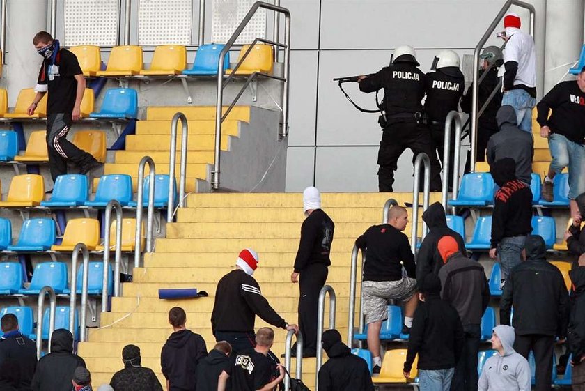 Ogromna bijatyka na stadionie Zawiszy