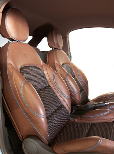 ...że w kabinie wystarczyło miejsca tylko na dwa fotele