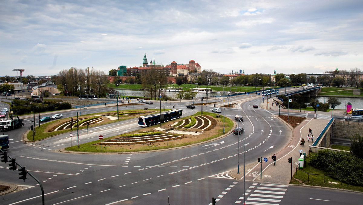 Tunel pod rondem Grunwaldzkim będzie remontowany. Po tym, jak w zeszłym roku doszło tam do oderwania się fragmentów tynku zapadła decyzja, że trzeba go gruntownie wyremontować. A to będzie oznaczało spore problemy dla kierowców.