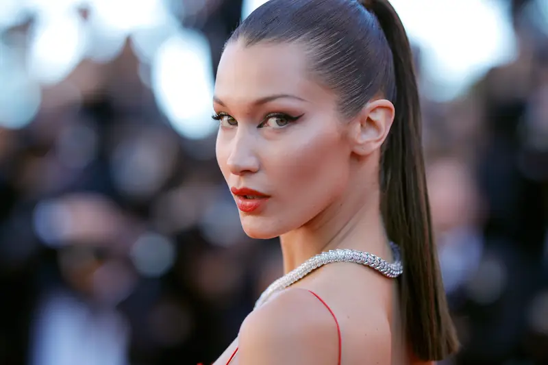 Bella Hadid / (Photo by Andreas Rentz/Getty Images