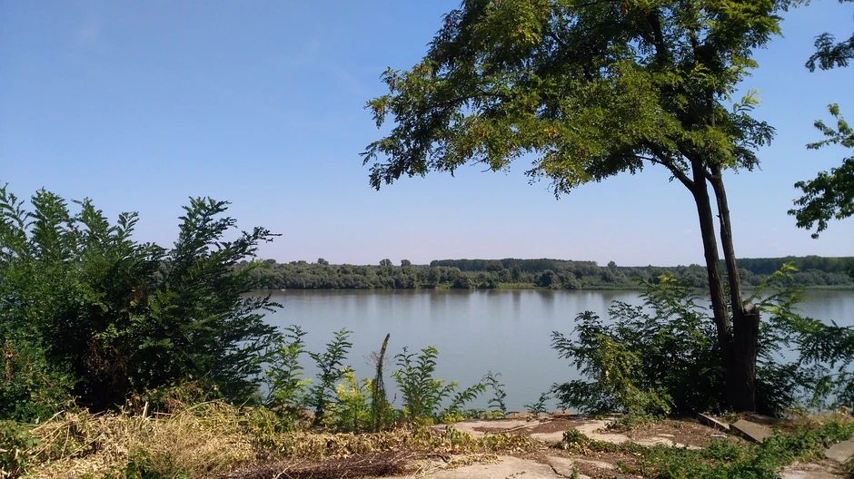 Pogled sa mesta odakle se iz tunela izlazi na Dunav