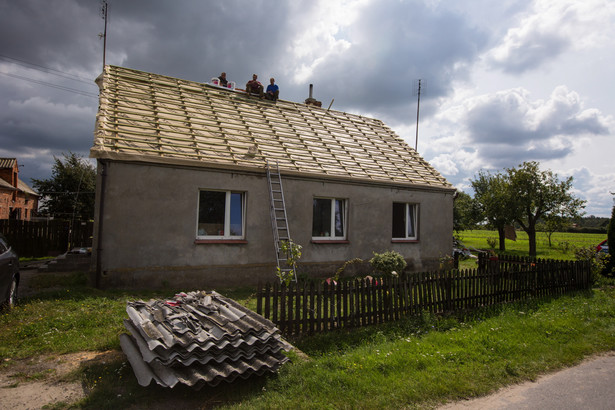 "Jest to temat na czasie, przechodzimy różne stany klęsk. Nawałnice, deszcze, czy inne zjawiska stwarzają dużo problemów" - mówił.