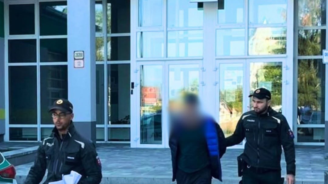 Polícia v Lučenci obvinila dve osoby zo šírenia poplašných správ.