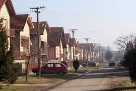 Mesto u Srbiji nosi ime iz NAJSOČNIJE NAŠE PSOVKE i toliko je VULGARNO da svi UMIRU OD BLAMA kad treba da kažu odakle su: Postoje 2 teorije o dobijanju naziva