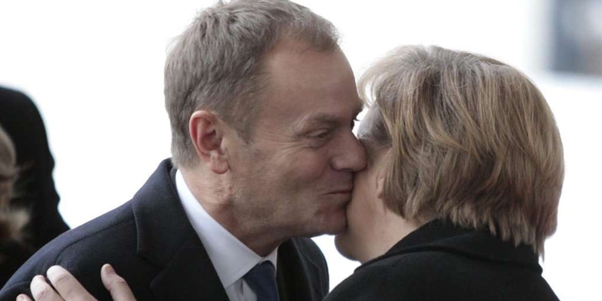 Cmok, cmok! Tak Tusk witał się z Merkel