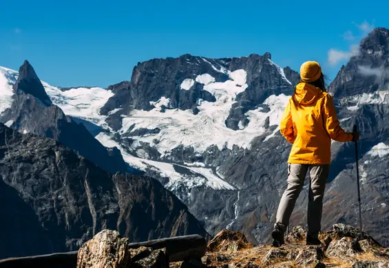 Trekking jesienią. Jak się ubrać, żeby nic nie zaskoczyło cię na szlaku