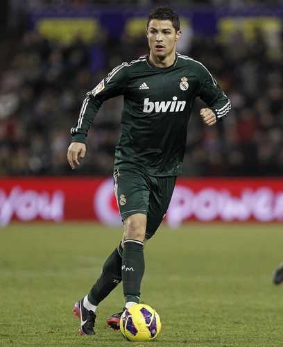 <b>2. Portugalski piłkarz Cristiano Ronaldo, gra w klubie Real Madryt</b> - w sezonie 2012/13 zarobił <b>43,5 mln dol.</b>