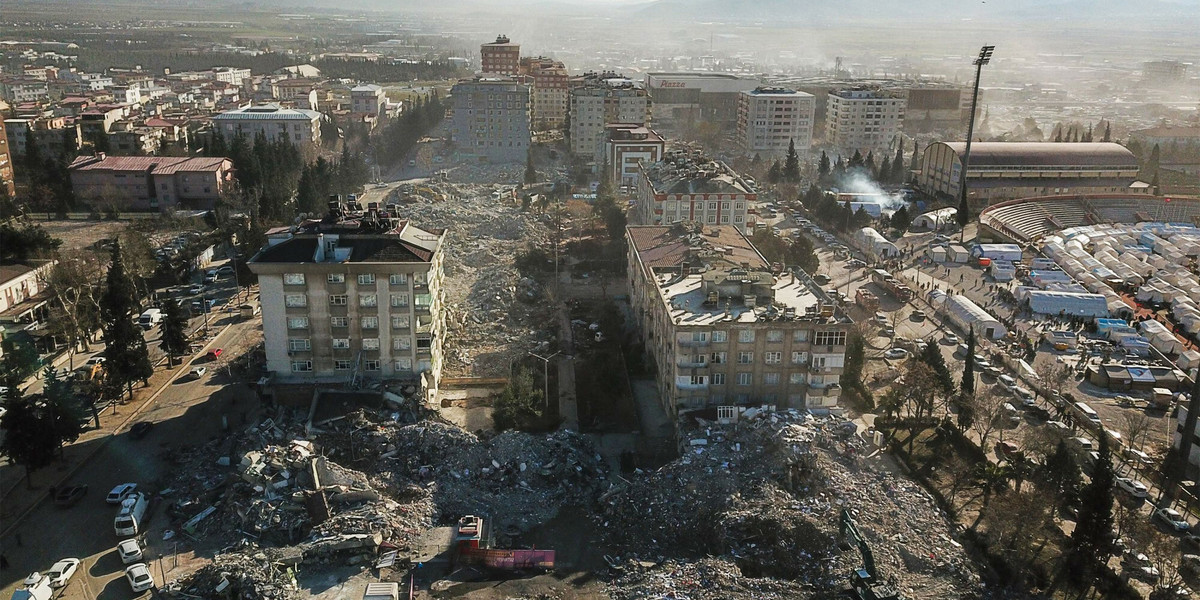 W wyniku trzęsienia ziemi w Turcji zginęło kilkadziesiąt tysięcy osób