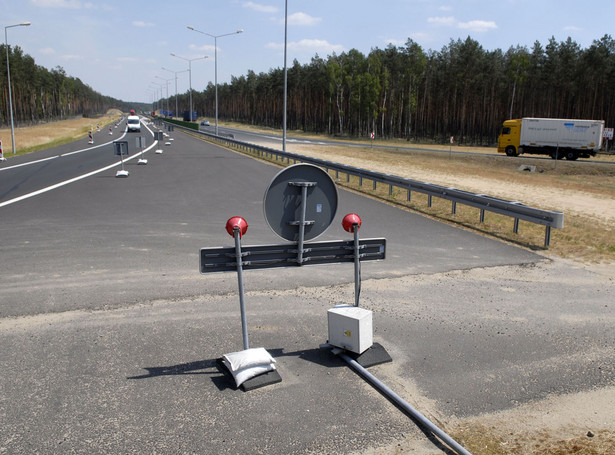 Budowa autostrad idzie jak po grudzie