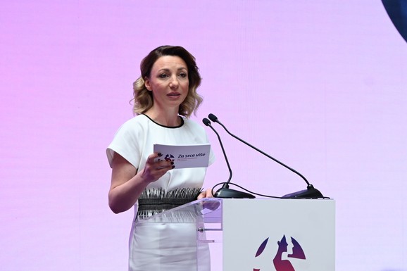 Tatjana Macura piše za "Blic": Dijalog nije ustupak. Dijalog je odgovornost.