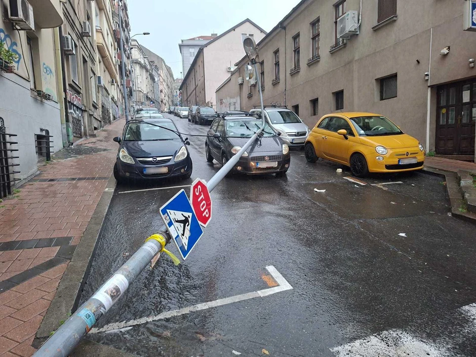 pala bandera u centru Beograda