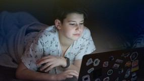 Rodzice nie wiedzą, co dzieci robią w internecie