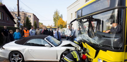 Katowice. Porsche wbiło się w miejski autobus