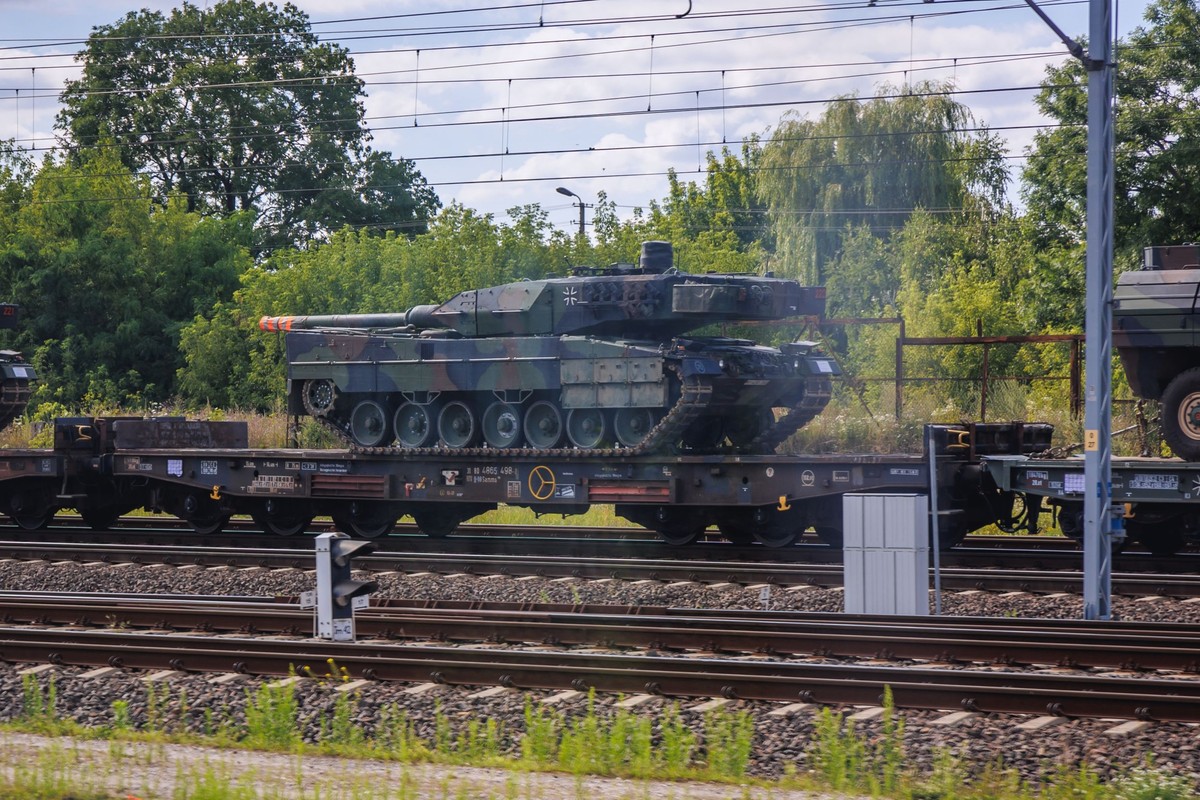Transport czołgów Leopard 2.