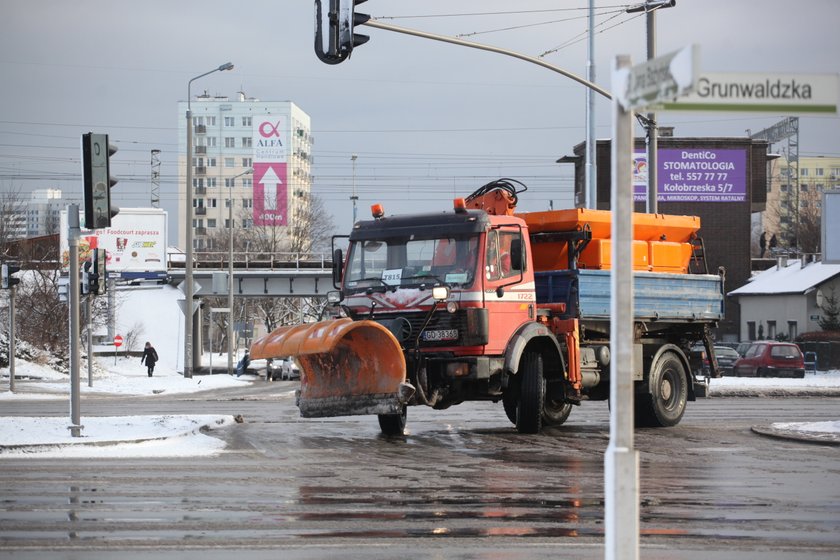 Zima znowu zaskoczyła drogowców! Trójmiasto stanęło!