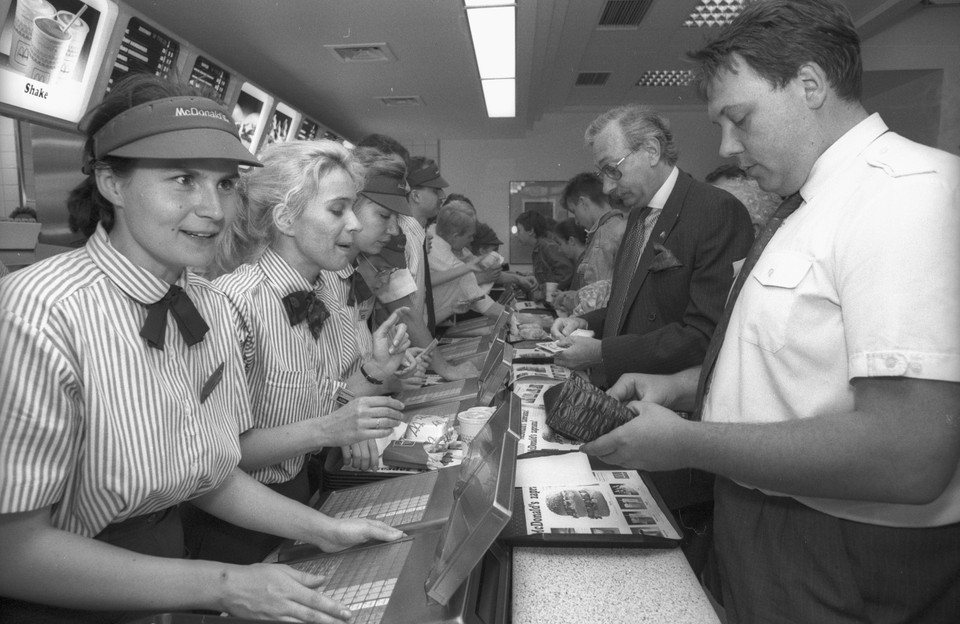 Najstarszy McDonald's w Polsce, czerwiec 1992 r.