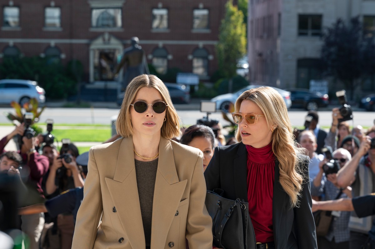 Jessica Biel i Elizabeth Banks w serialu "Lepsza siostra"