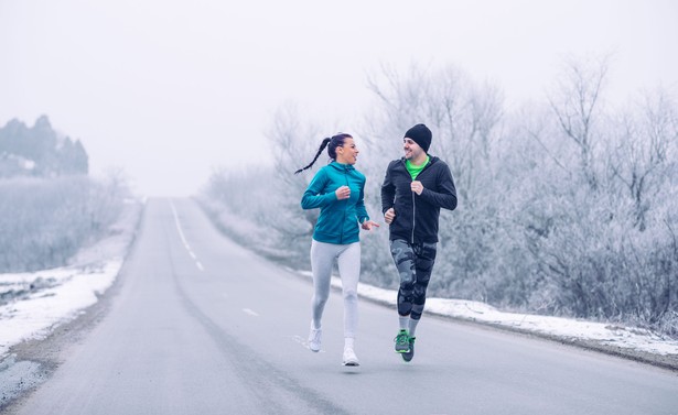 Sport uprawiany zimą sprzyja zdrowiu. "Intensyfikują się procesy termoregulacji"