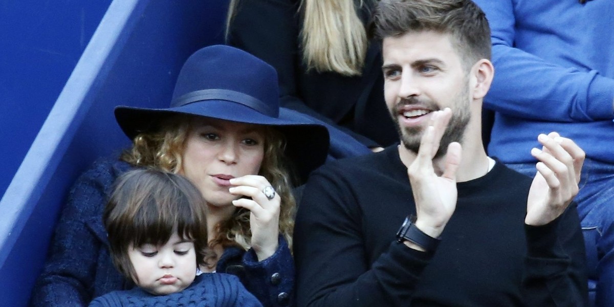 Pique i Shakira na meczu z dzieckiem